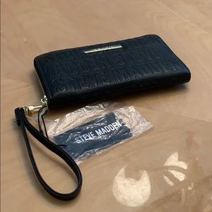 Women’s logo zip around wallet Steve Madden